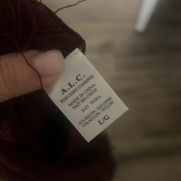 Alc burgundy top . - Picture 5 of 5